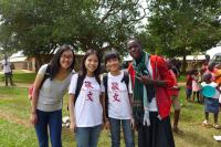 (左起) 麥凱盈、馮穎明和曾慧德加入了中大書院聯合醫療隊，於這個暑假遠赴烏干達Watoto參加一個服務與學習之旅